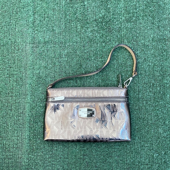 Michael Kors purse - Picture 1 of 6